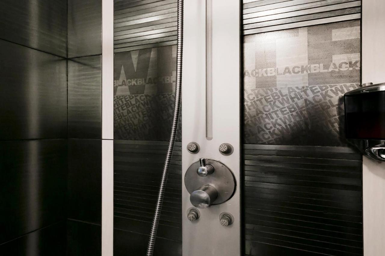Dm69 - Termini Monti Crossroads Otel Roma Dış mekan fotoğraf